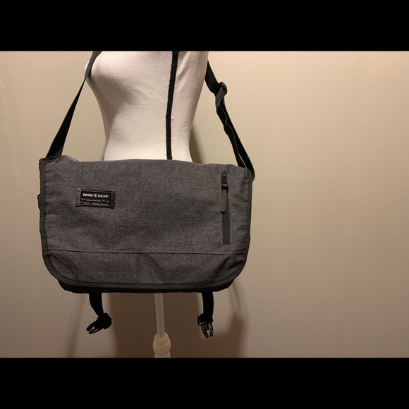 SwissGear Other - EUC Swiss Laptop/Messenger Bag with adjusT strap